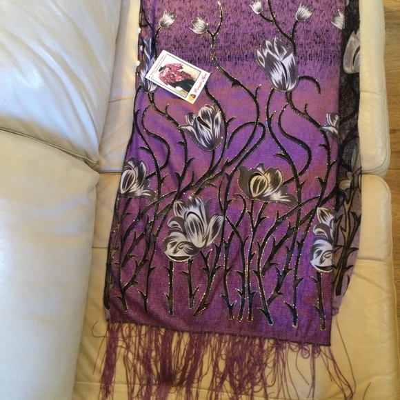 Shawl - Picture 3 of 5